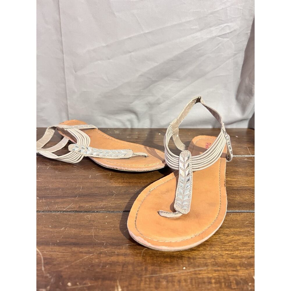 Pink & Pepper brand thong sandals Size 9 TG2004